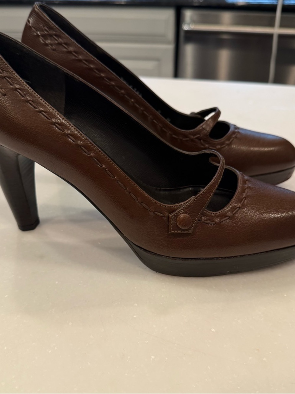 Stuart Weitzman Women's Brown Leather Mary Jane Heels Shoes Sz 8 EUC - Picture 4 of 14